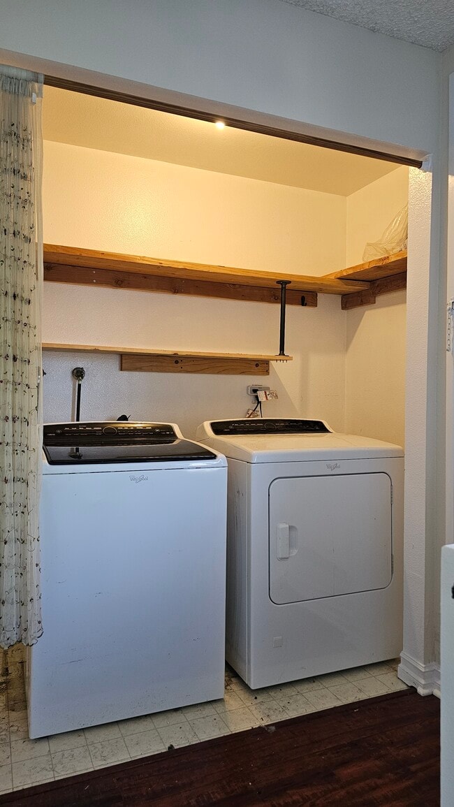 Building Photo - 14727 Magnolia Blvd