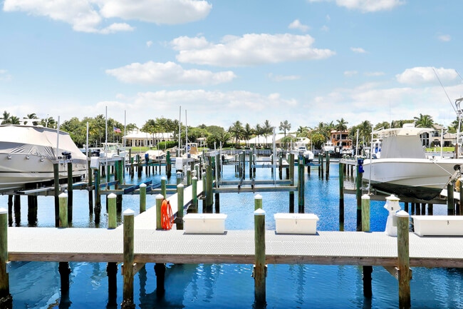 Building Photo - 543 Bay Colony Dr N
