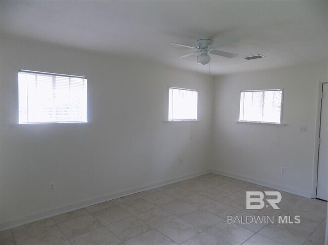 Building Photo - 228 Seminole Ave