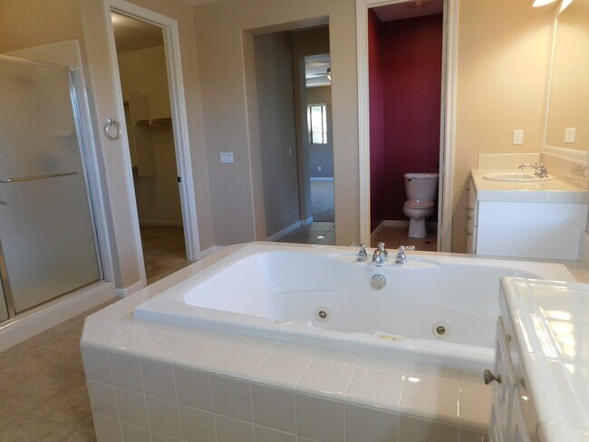 Building Photo - San Marcos 5Br Executive House TEXT 858-774-1574