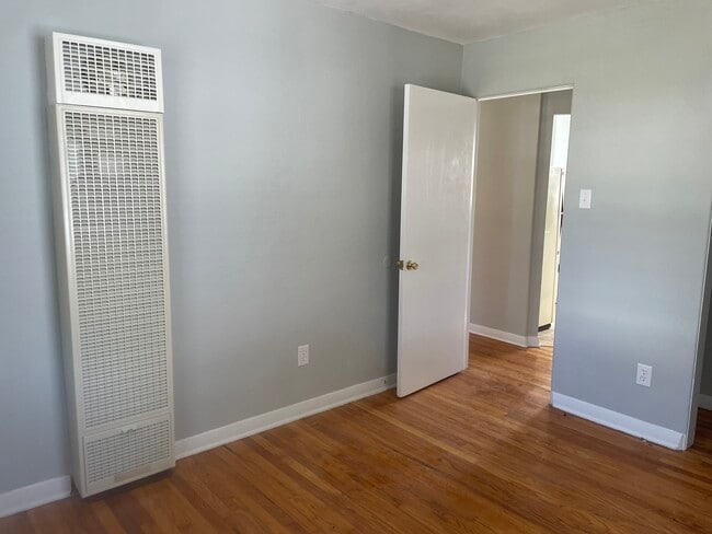 Building Photo - 100-104 E Stewart Rd