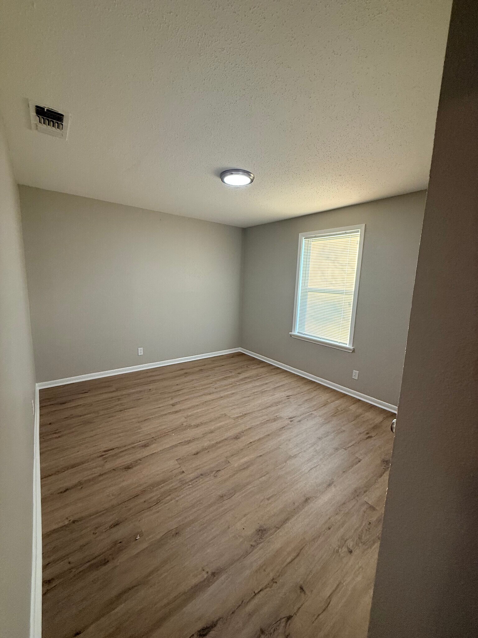 Building Photo - 6003 Sayle St