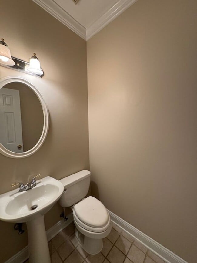 Building Photo - Townhome in Ashton Place