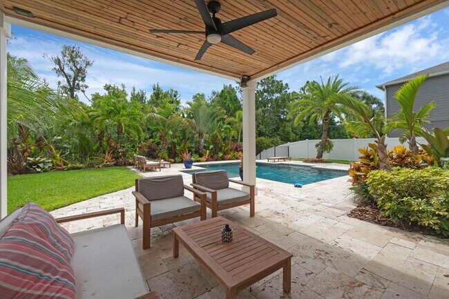Building Photo - Gorgeous 4 bedroom/3.5 bath estate home fo...