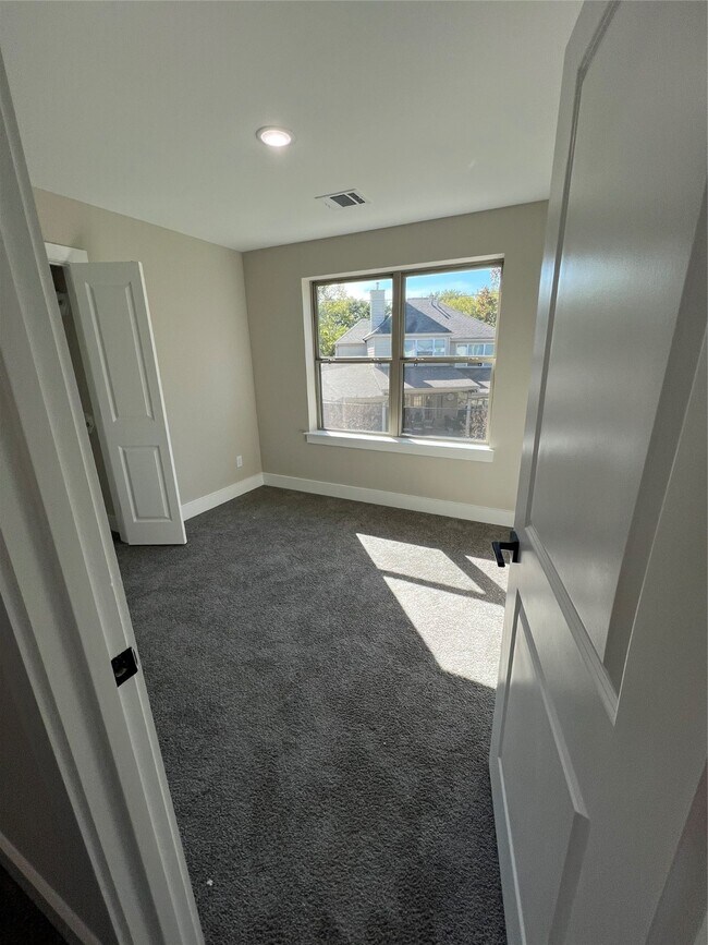 Building Photo - 20027 Venetto St