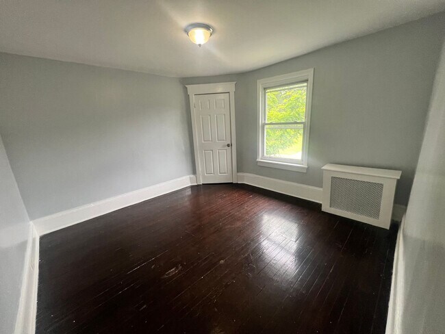 Building Photo - 936 Parkside Ave.