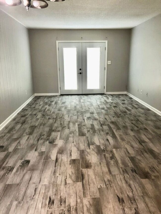 Building Photo - 2bedrooms Available June 2025 in Palms West
