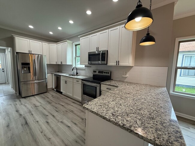 Building Photo - 3 Bedrooms, 2 Bathrooms - Home in South Rome!