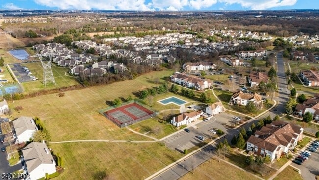 Building Photo - 13 Jill Ct