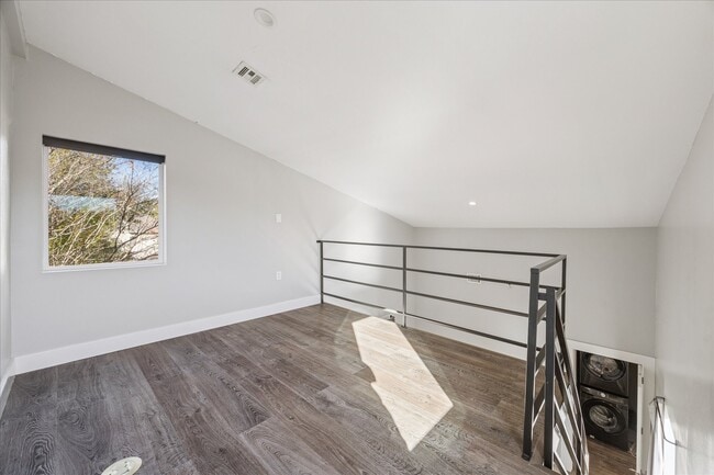 Building Photo - 1919 Missouri St