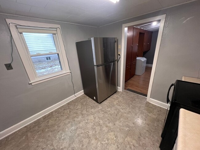 Building Photo - 2 bedroom home in Boone, fenced in yard, great for families!