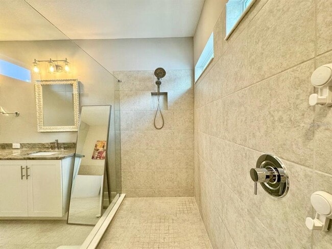 Building Photo - 816 W Adalee St