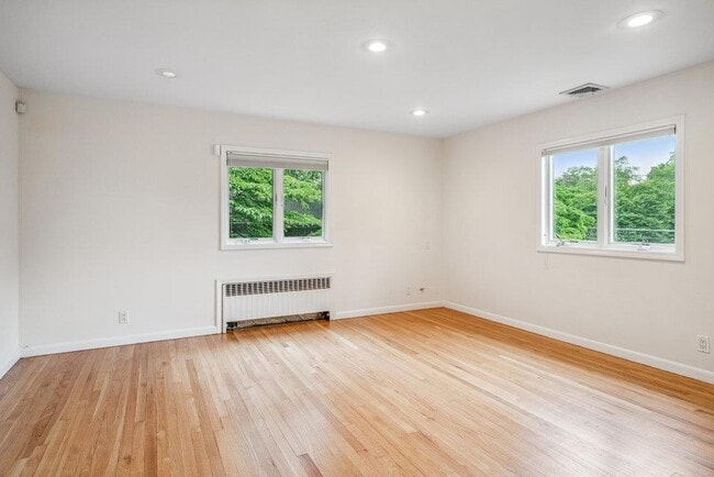 Building Photo - 44 Sandy Hollow Rd