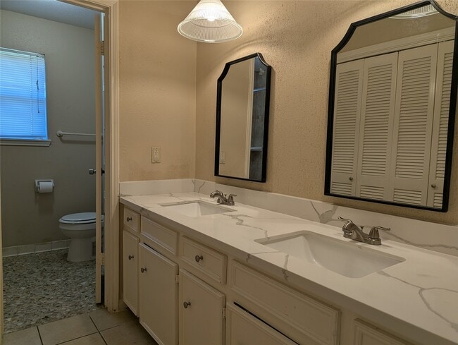 Building Photo - 1810 Mustang Springs Dr