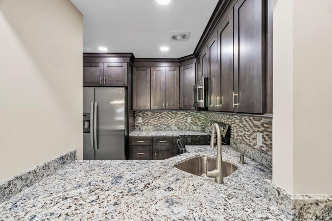 Building Photo - 15B Andover Ct