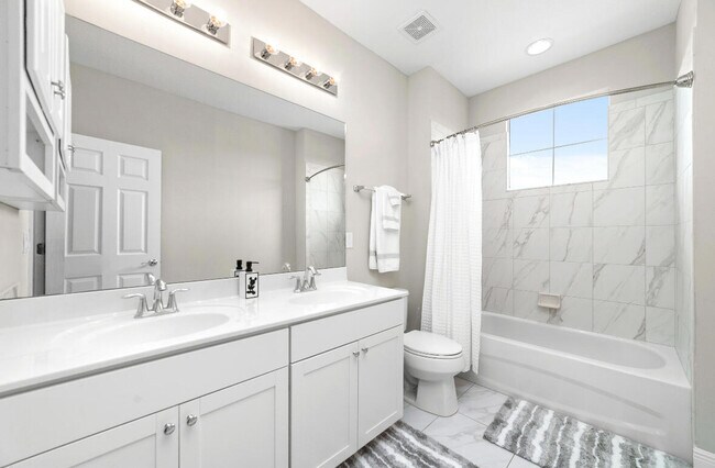 Building Photo - 2011 NW Cataluna Cir