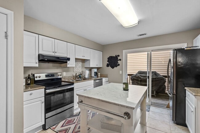 Building Photo - 4 Bedroom Home in Virginia Beach
