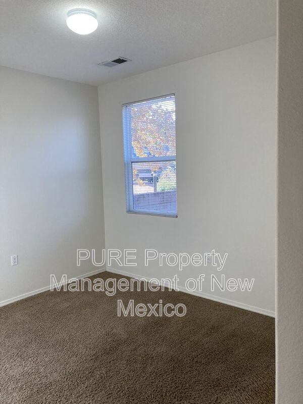 Building Photo - 601 Menaul Blvd NE