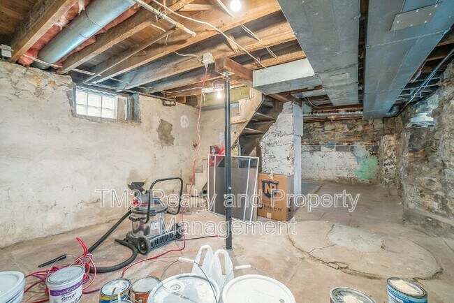 Building Photo - 818 S Esplanade St