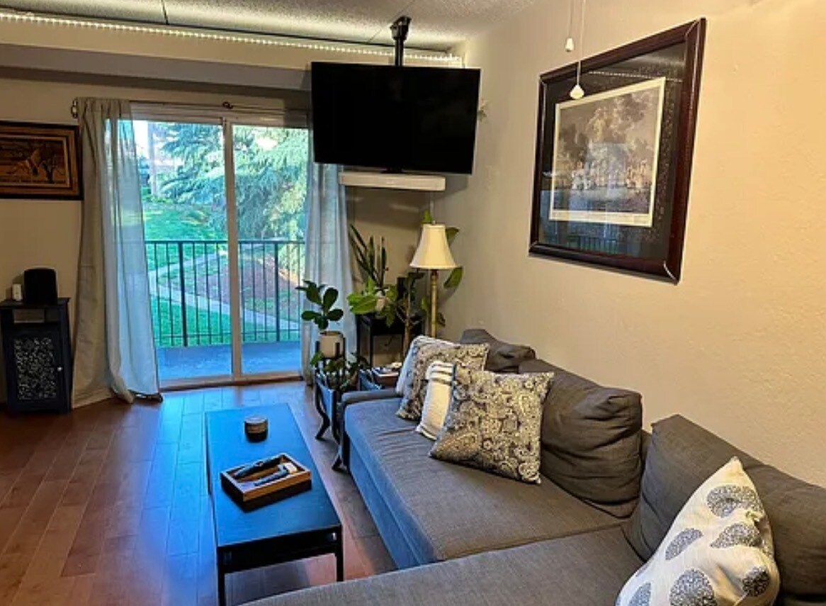 Building Photo - 75 S Reynolds St