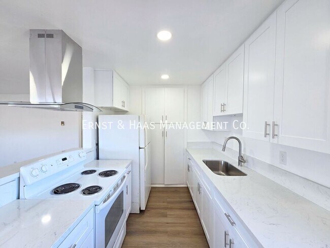 Building Photo - 4300 E 5th St