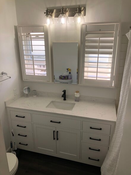 Building Photo - 10802 Howard St