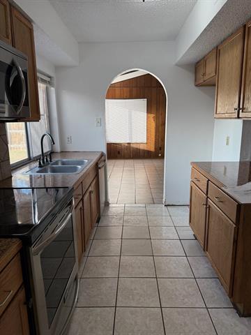 Building Photo - 707 Southwood Cir