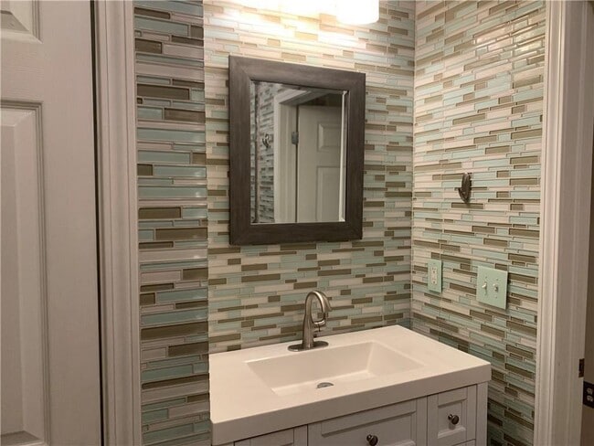 Building Photo - 1120 Westchester Ridge NE