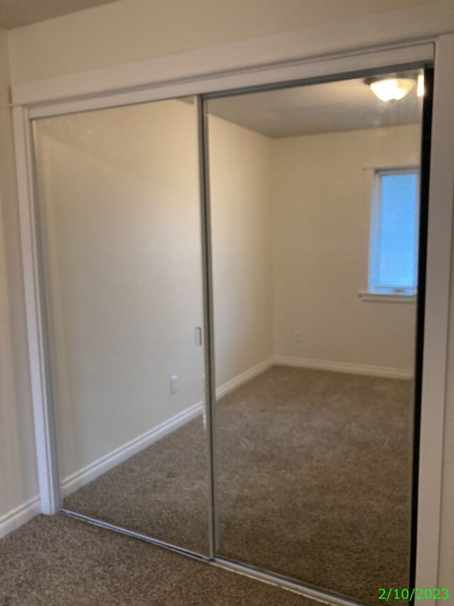 Building Photo - 1020 NE 12th St