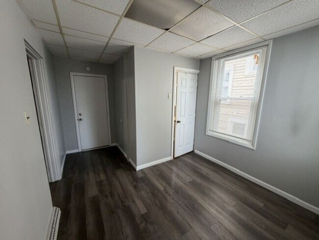 Building Photo - 14 S Grandview Ave