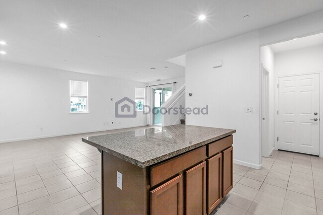 Building Photo - 1056 Knox Way