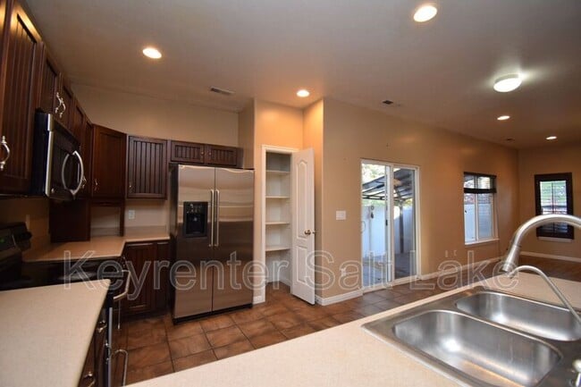 Building Photo - 6762 W Callery Ln