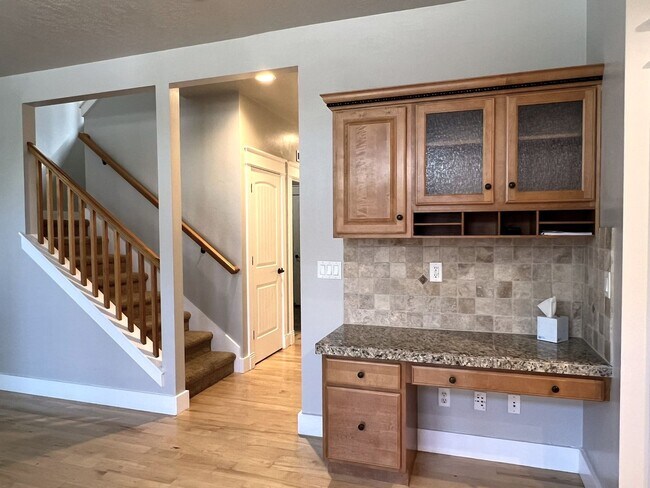 Building Photo - Gorgeous 4 bed 3 bath home in Meridian, ju...