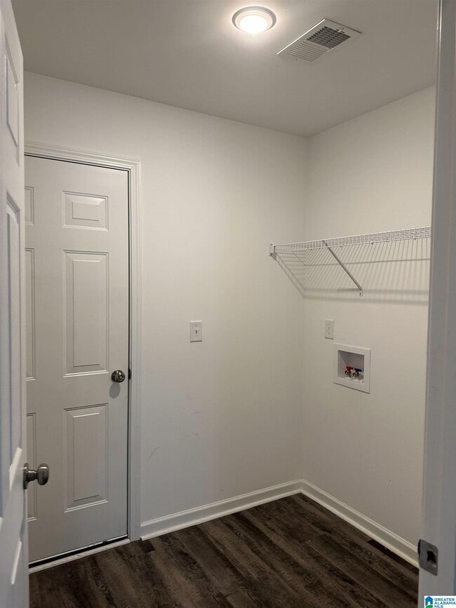 Building Photo - 401 Woodland Trl