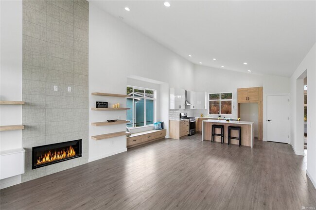 Building Photo - 514 Canal Dr NE