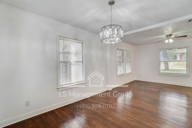 Building Photo - 132 Nelson Ave