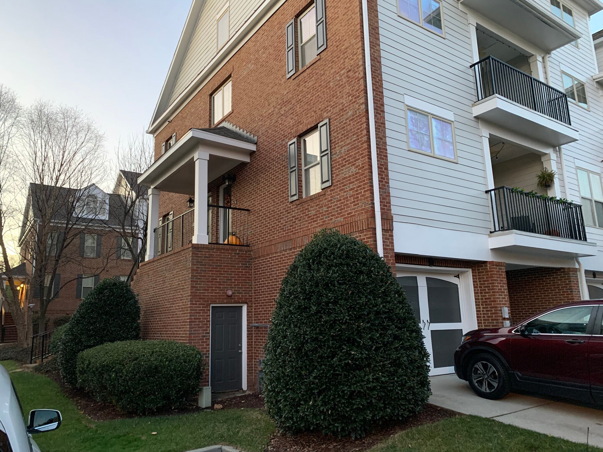 Building Photo - 307 Le Gran Bnd