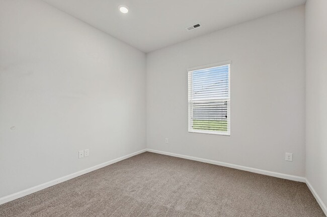 Building Photo - 4 Bedroom Ranch in Creedmoor!
