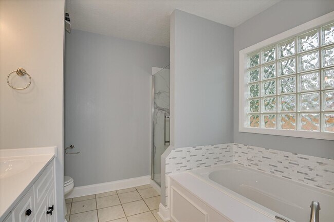 Building Photo - 1094 Maple Ridge Ct