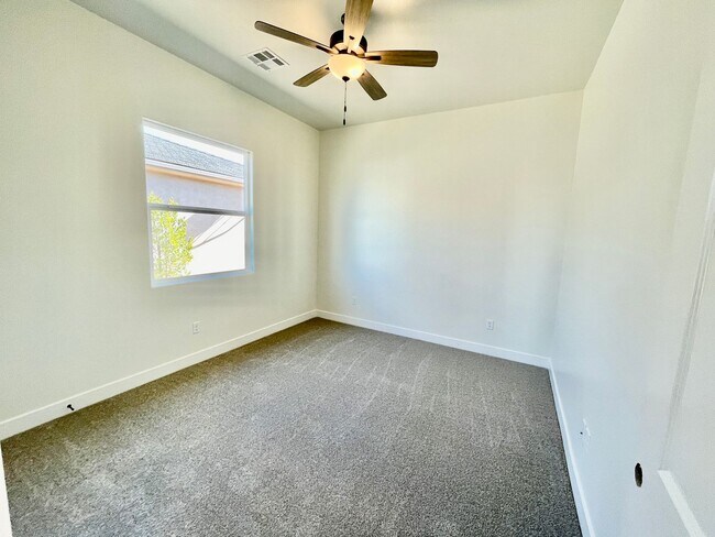 Building Photo - BRAND NEW Three Bedroom Home in Desert Cliffs