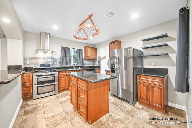 Building Photo - 2335 Logan St