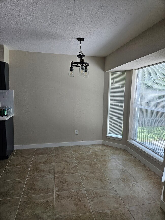 Building Photo - 4920 Deerwood Cir