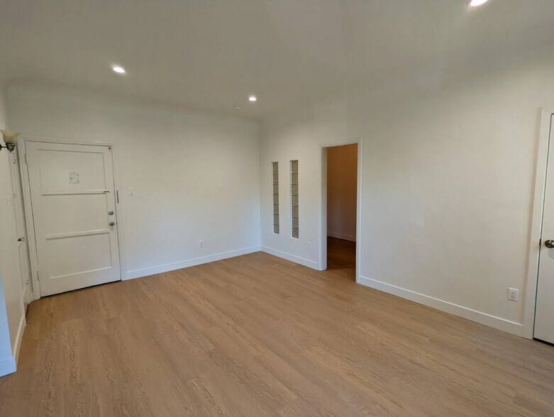Building Photo - 559 Normandie Ave