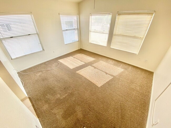 Building Photo - SPECTACULAR 2 STORY HOME 3 BEDROOM 2.5 BAT...