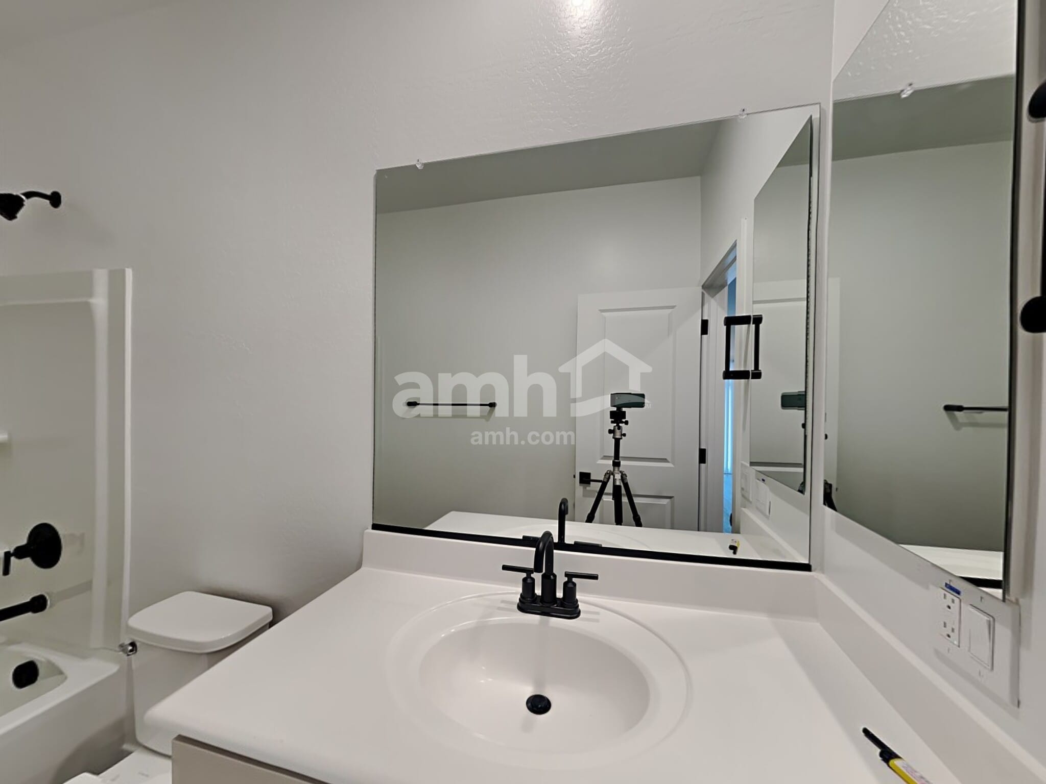 Building Photo - 4019 S 105th Dr