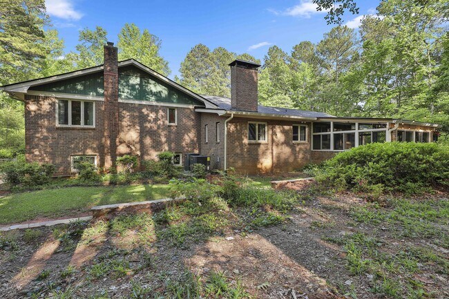 Building Photo - 120 Tall Pine Dr
