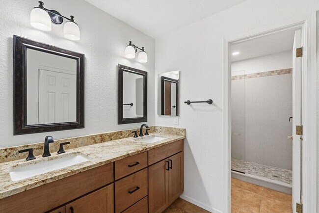 Building Photo - Bright & Peaceful Living in Oro Valley’s Gated Stoney Canyon