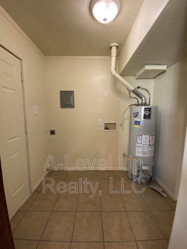 Building Photo - 2705 S Monterey Vista