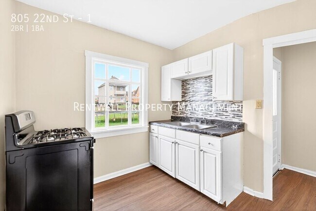 Building Photo - 805 22nd St