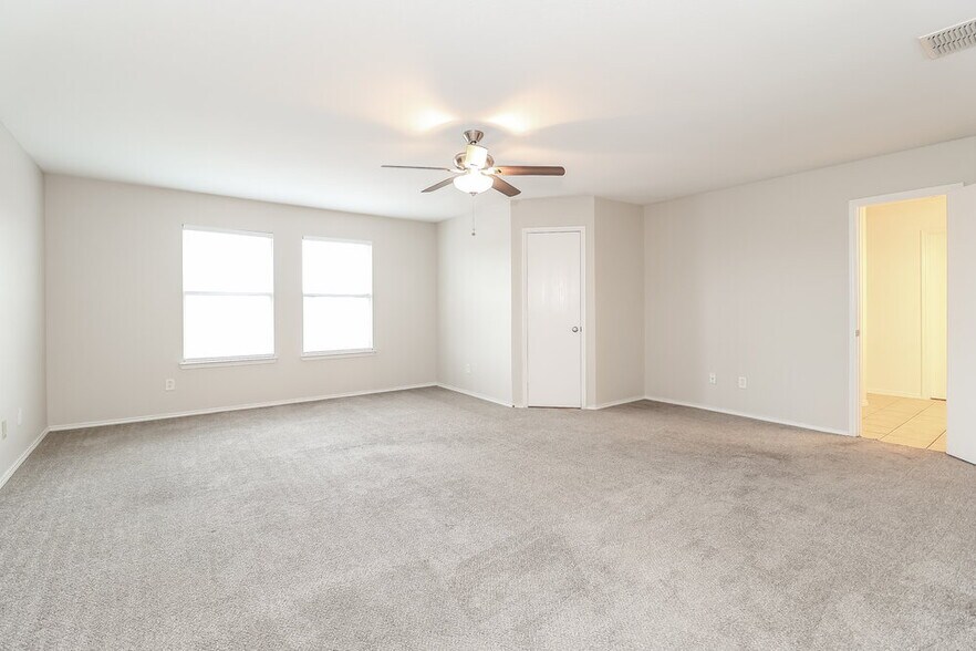 Building Photo - 2246 Midbury Dr